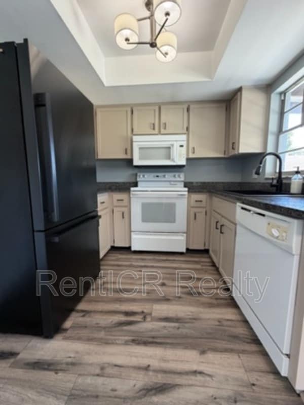 Foto del edificio - 8913 Wood Lake Ct