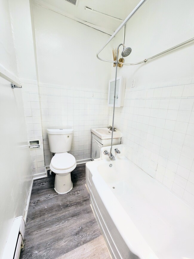 Building Photo - 4207 Dunkeld Way