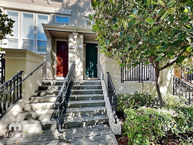 Building Photo - 906 Cole Pl