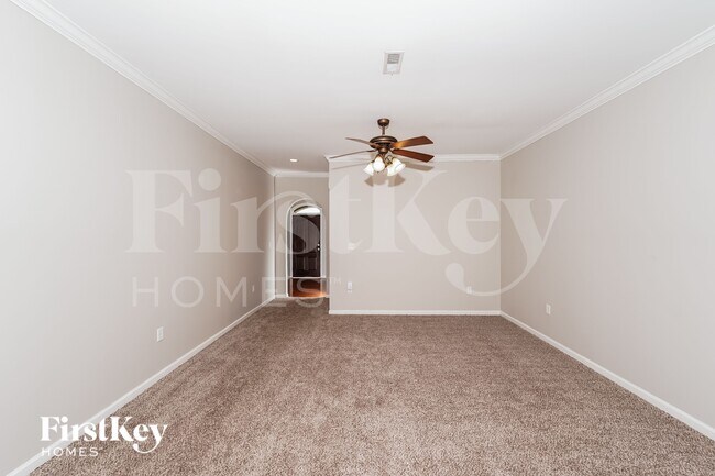 Foto del edificio - 2068 Tudor Ln