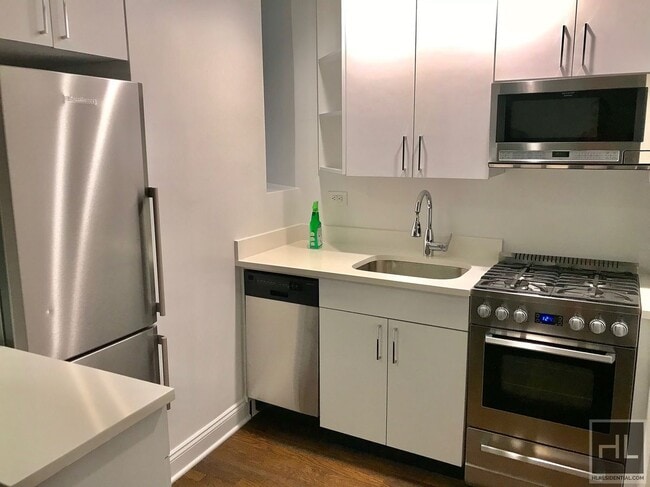 Building Photo - NO FEE Studio in Midtown East! Won't Stay ...
