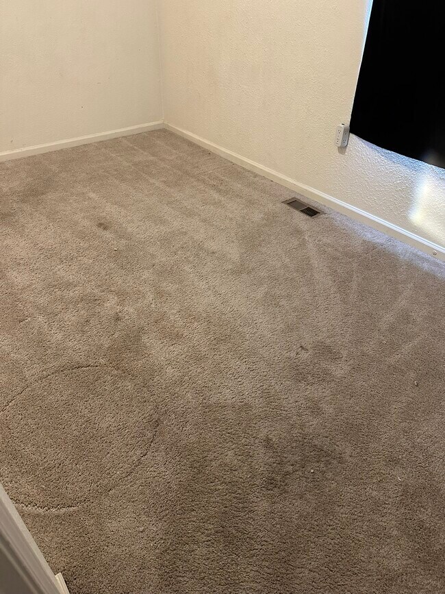 Foto del edificio - 425 W Service Rd N