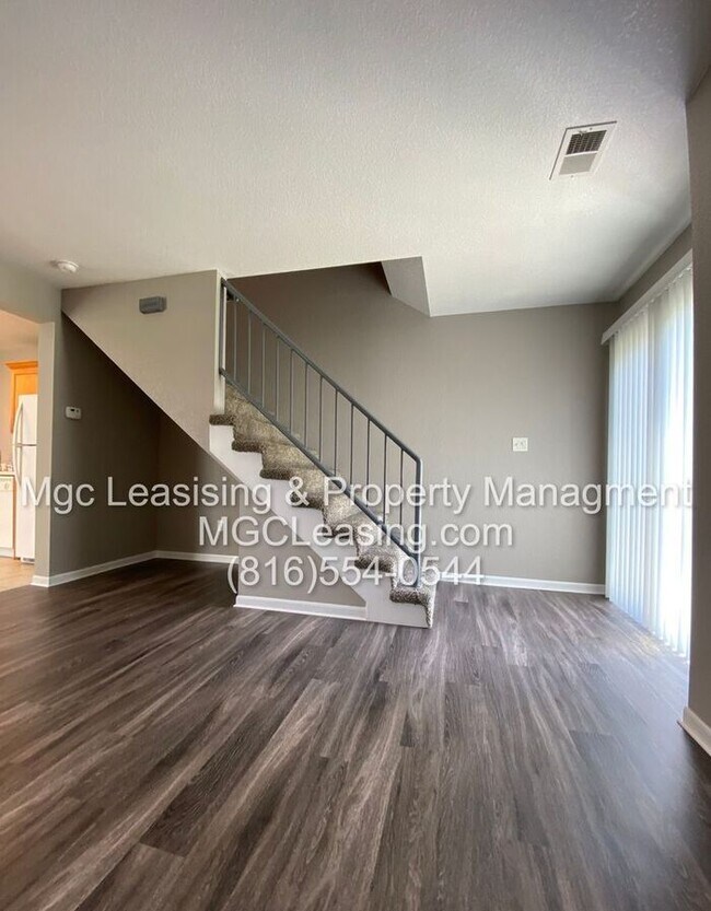 Foto del edificio - Superior Location in the heart of Blue Springs!