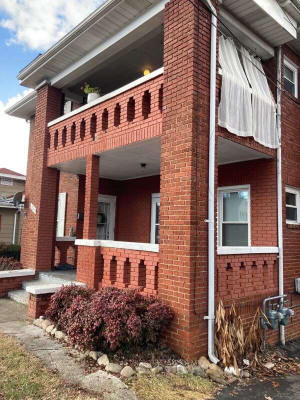 Building Photo - 301 W G St