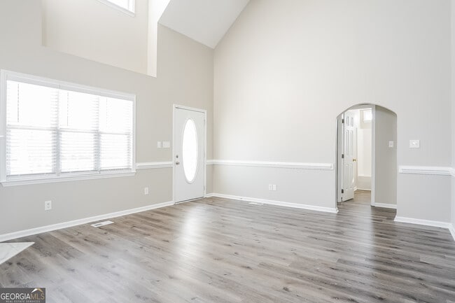 Building Photo - 320 Sumter Dr NE
