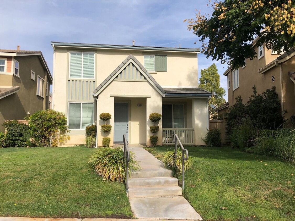 Primary Photo - Fully Furnished House - Short Term Lease -...