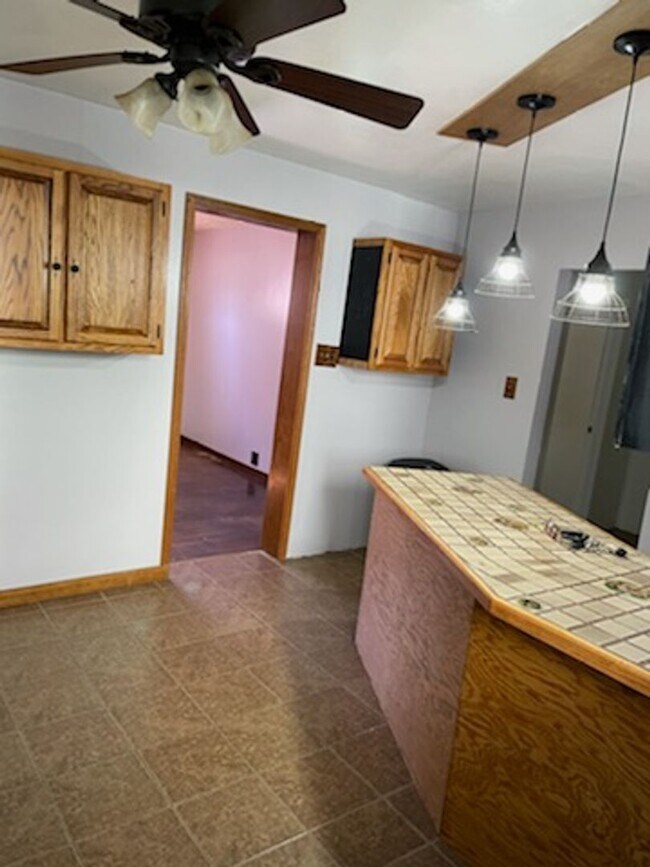 Building Photo - Three Bedroom Two Bath Home Newly Renovated