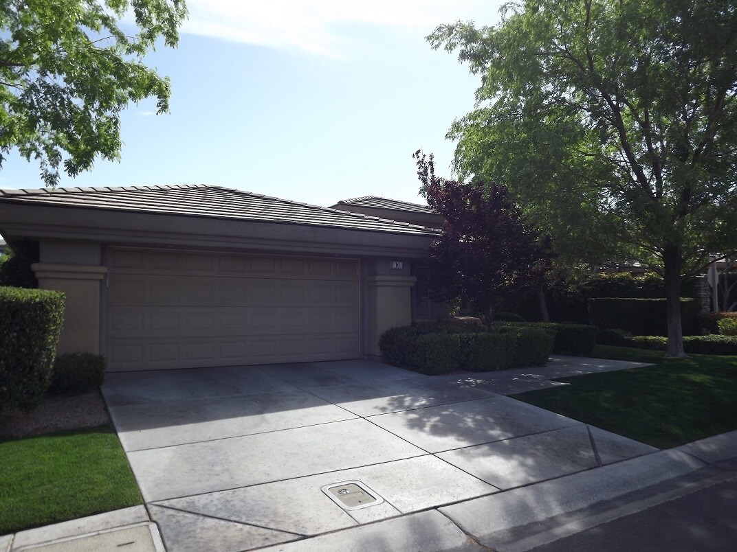 Primary Photo - **WONDERFUL SINGLE STORY HOME IN GUARD GAT...