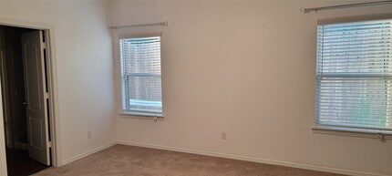 Building Photo - 2106 Benjamin Park