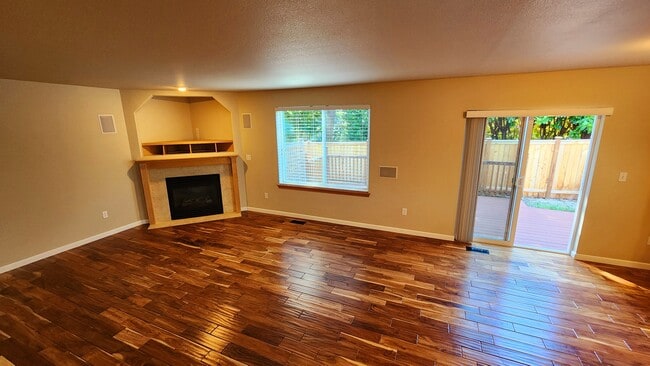 Building Photo - 329 Yakima Pl SE