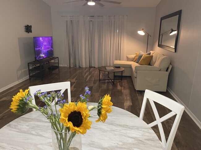 Foto del edificio - 1030 Green Pine Blvd