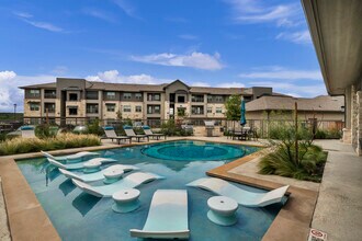 Building Photo - Hawthorne at Blanco Riverwalk
