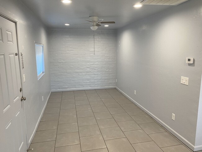 Fotografía del edificio - 215 N Pima Rd