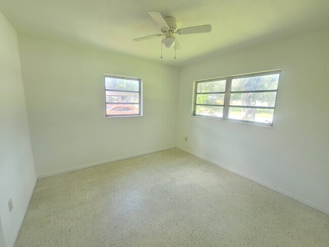 Foto del edificio - 10396 Eastside Ave