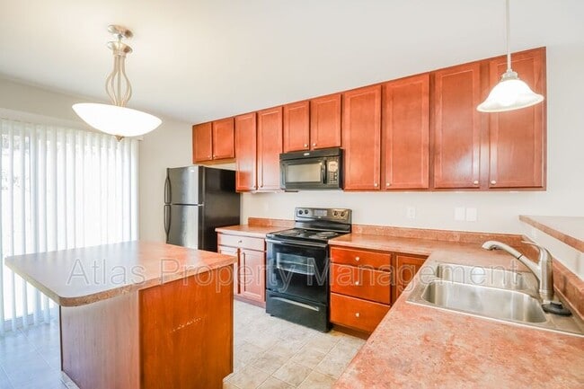 Building Photo - 6573 Buckingham Palace Dr
