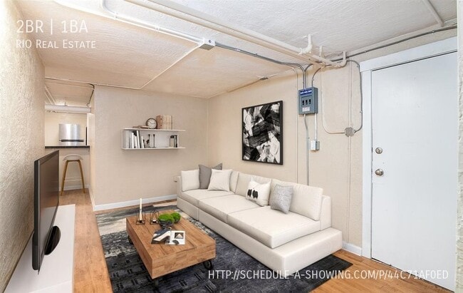 Building Photo - Spacious 2BR In Central Cap Hill Location!
