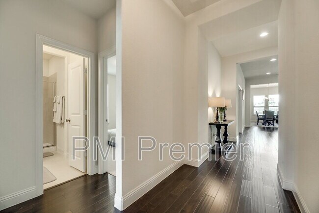 Foto del edificio - 15404 Pioneer Bluff Trail