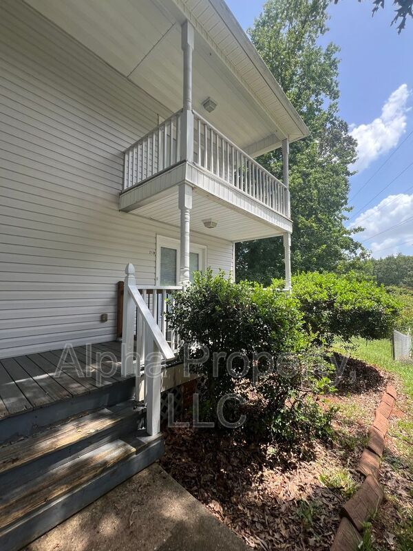 Foto del edificio - 213 Taylor Rd