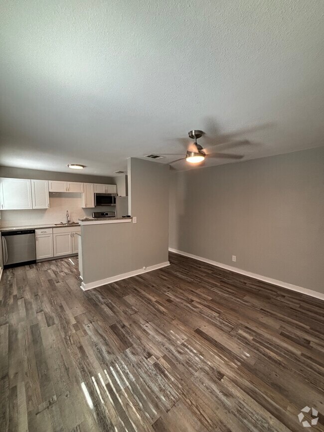 Building Photo - 2805 Crest Avenue