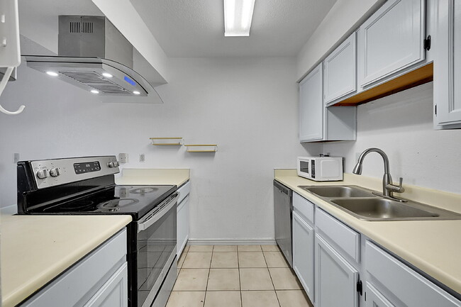 Building Photo - $1,495.00 - 1 Bedroom, 1 Bathroom Condo in Lakewood with Cozy Fireplace!