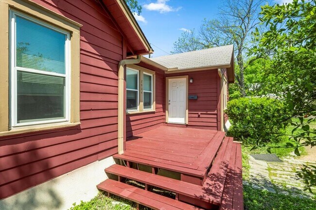 Building Photo - 2804 Breeze Terrace
