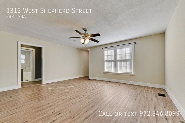 Foto del edificio - 1313 W Shepherd St