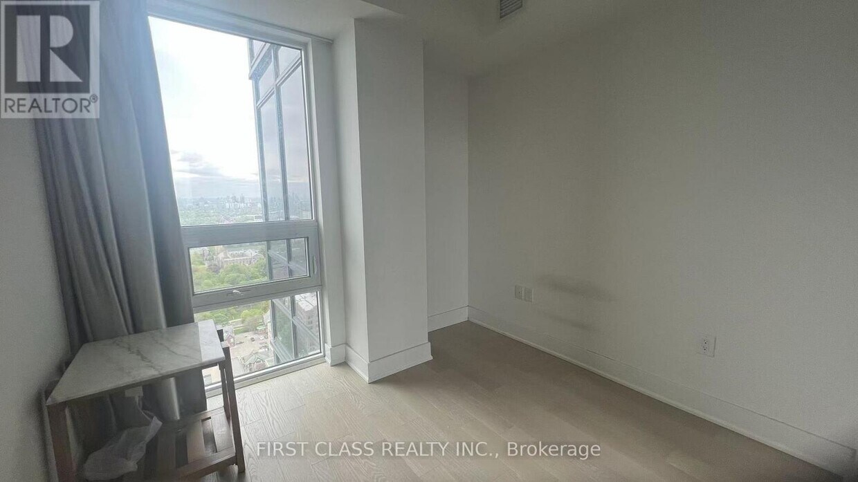 Photo principale - 955-3955 Bay St.