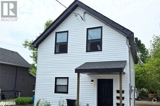 Building Photo - 109 Albert St S