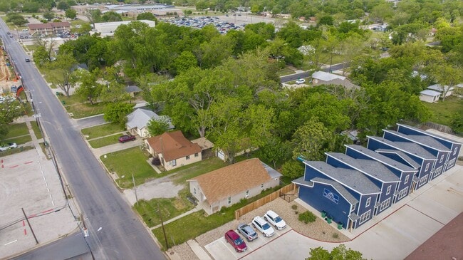 Building Photo - 1287 W Frey