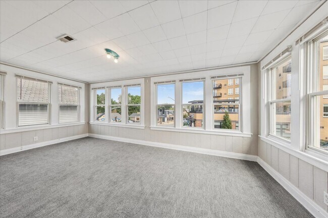 Foto del edificio - 1013 Maple Ave
