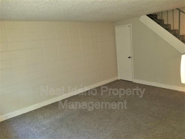 Foto del edificio - 884 S Curtis Rd