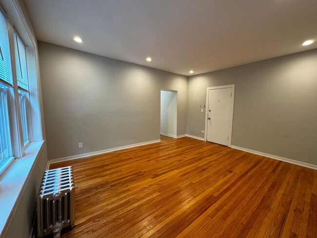 Building Photo - 1503 W Schreiber Ave