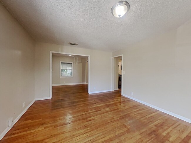 Building Photo - 6446 Burgundy Rd S