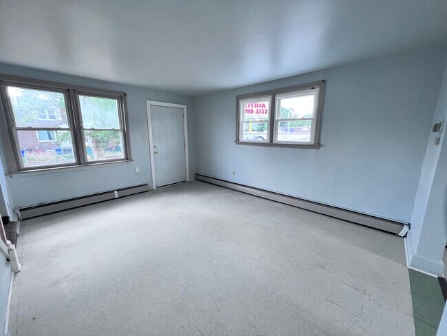 Family Room - 689 2nd Ave