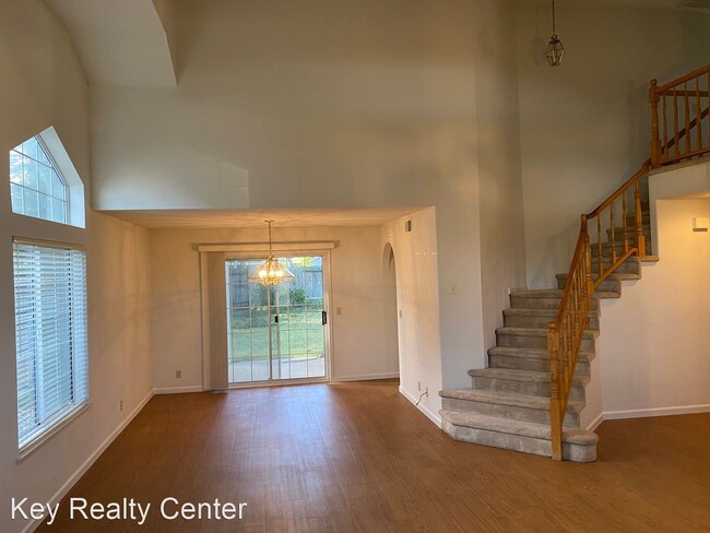 Building Photo - 4 br, 3 bath House - 9444 Madrid Way