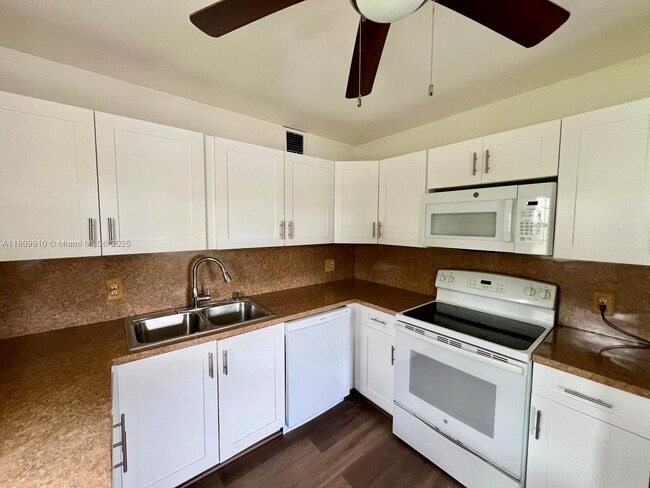 Foto del edificio - 801 SW 133rd Terrace