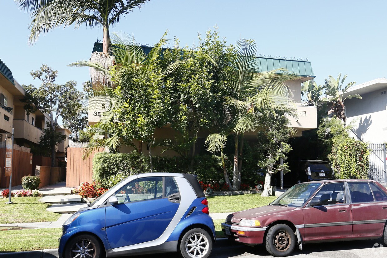 Primary Photo - 3557-3563 Jasmine Ave