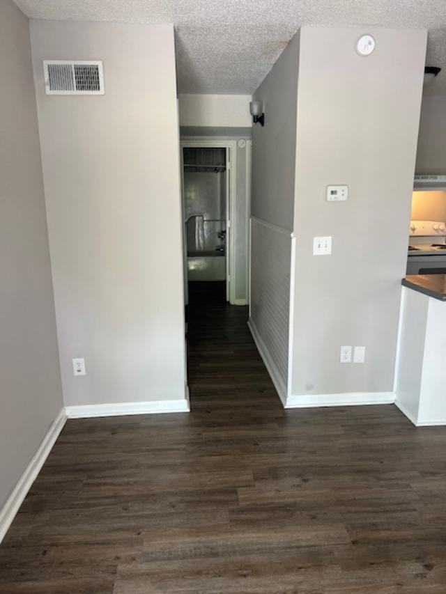 Foto del edificio - 2106 Pax Hill Rd