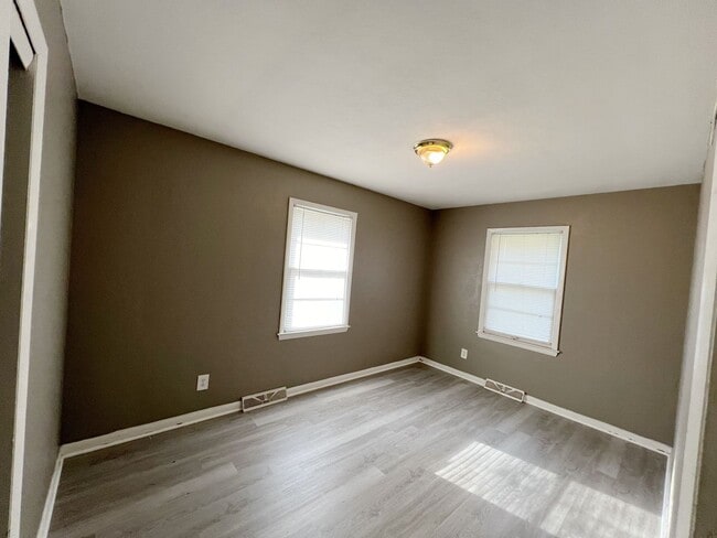 Building Photo - 1212-1214 N Cottage Ave