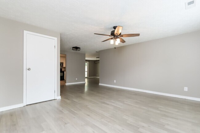 Foto del edificio - 531 Ashwood Dr
