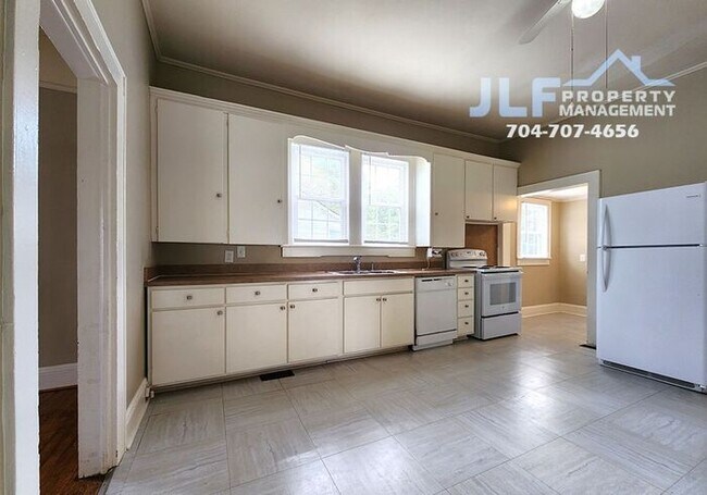 Building Photo - Beautiful 2 Bedroom 1 Bath Ranch in Rockwell
