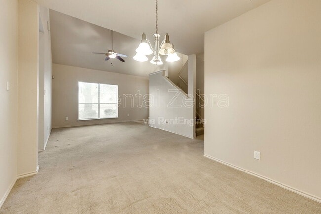 Foto del edificio - 902 Astaire Ave