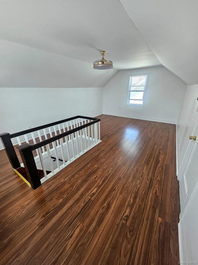 Foto del edificio - 192-23 116th Rd