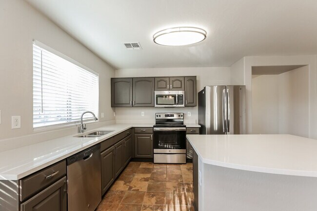 Building Photo - 7123 S 31st Dr