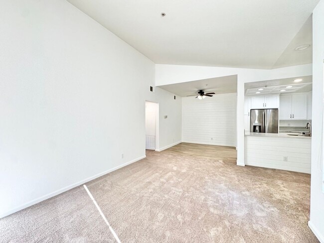 Building Photo - Beautiful 1Bd/1Ba located in Tustin!