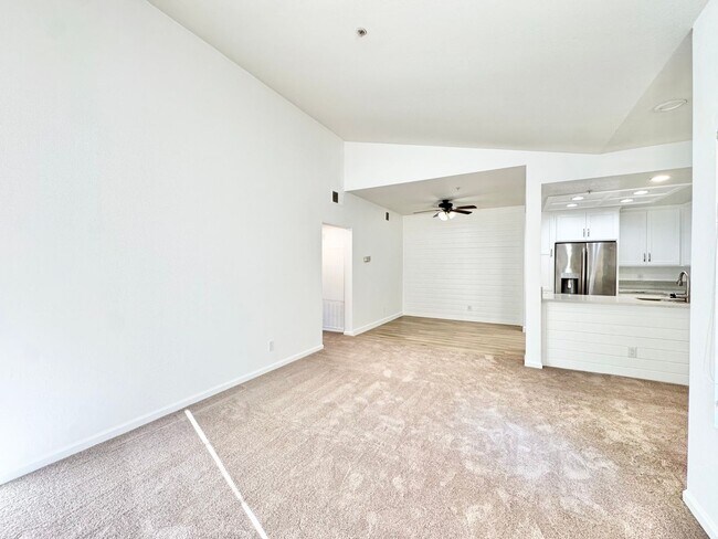 Foto del edificio - Beautiful 1Bd/1Ba located in Tustin!