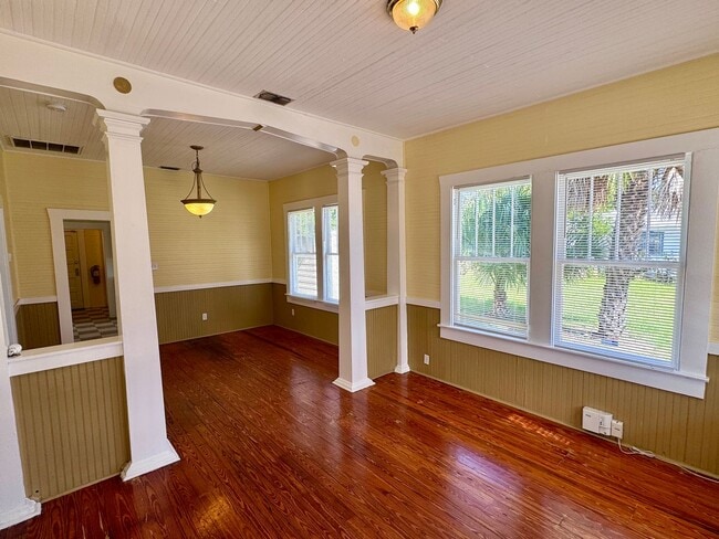 Building Photo - Historic 3/1 Located in The Heart of Ybor ...