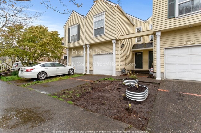 Building Photo - Light & Bright Townhome in Johns Landing!