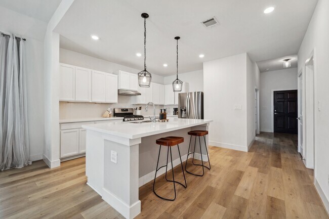 Foto del edificio - 788 Yellow Birch Ln