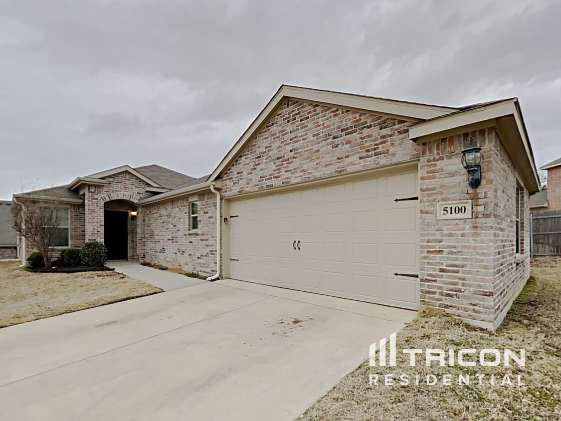 Foto principal - 5100 Braddock Court Arlington TX